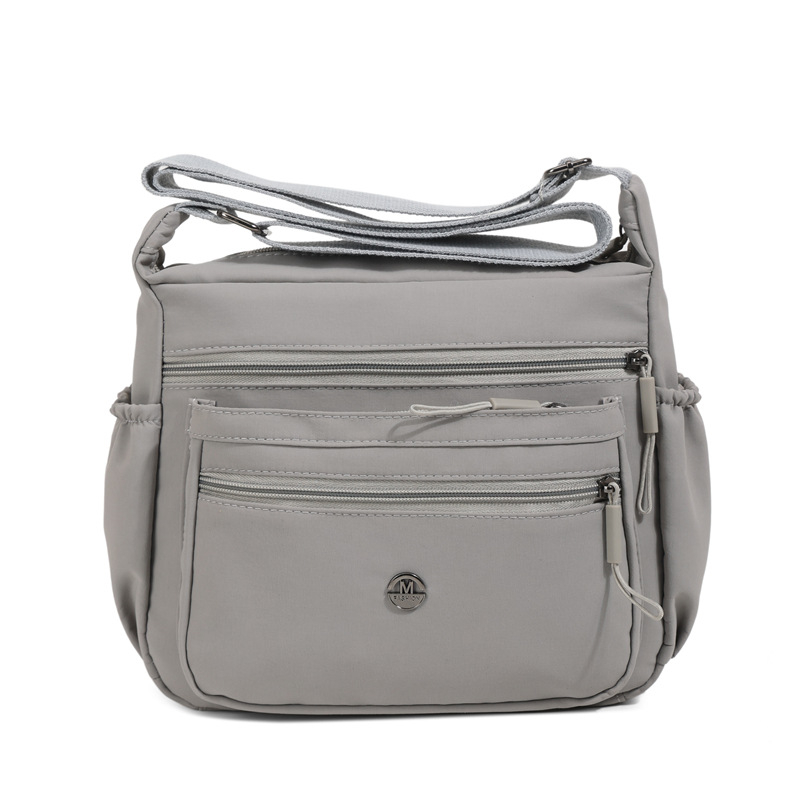 Ženska nylon torbica crossbody, horizontalnog kvadratnog oblika, otvaranje na zip, džep sa zipom, poliester podstava