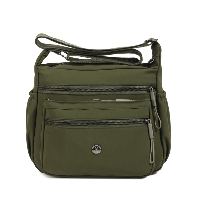Ženska nylon torbica crossbody, horizontalnog kvadratnog oblika, otvaranje na zip, džep sa zipom, poliester podstava