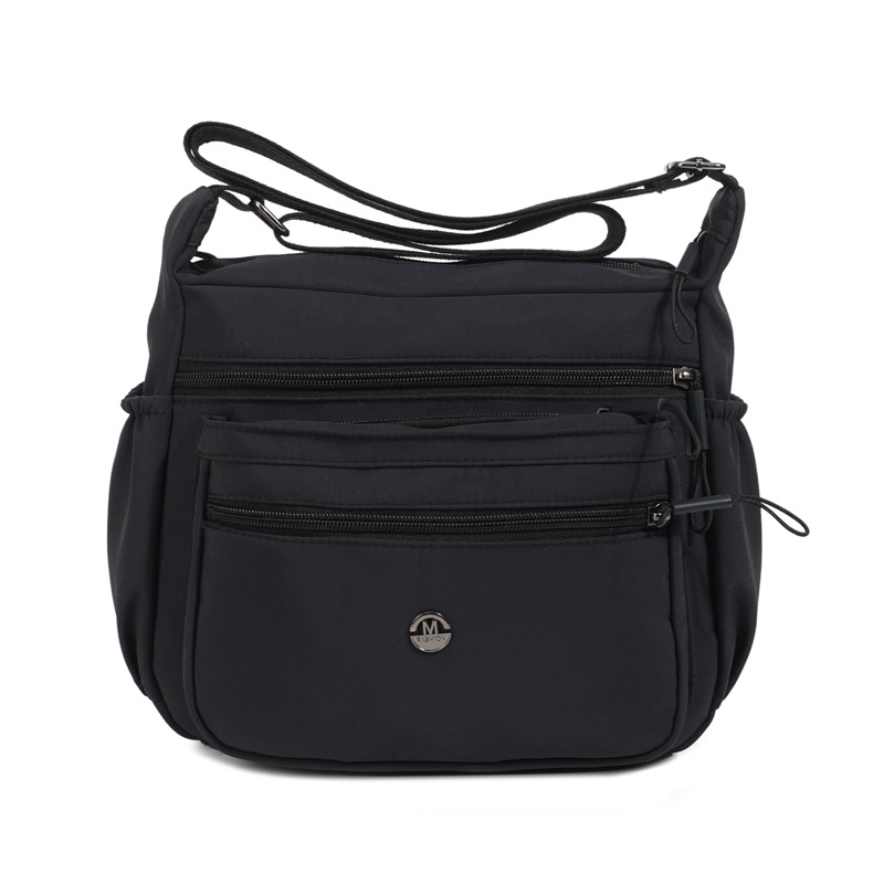 Ženska nylon torbica crossbody, horizontalnog kvadratnog oblika, otvaranje na zip, džep sa zipom, poliester podstava