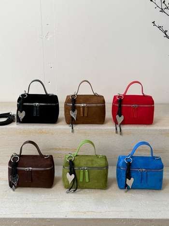 PU anyagú crossbody táska, városi minimalist stílus, vízszintes négyzet alakú, cipzáros záródás