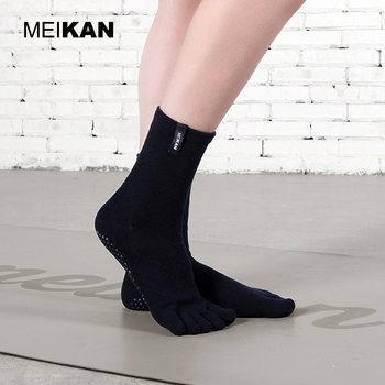 Női jóga zokni, ötujjú, középső the? szárú, csúszásmentes, 70–80% gyapot, jóga, pilates és fitnesz