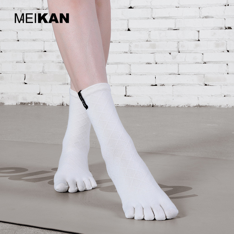 Női jóga zokni, ötujjú, középső the? szárú, csúszásmentes, 70–80% gyapot, jóga, pilates és fitnesz