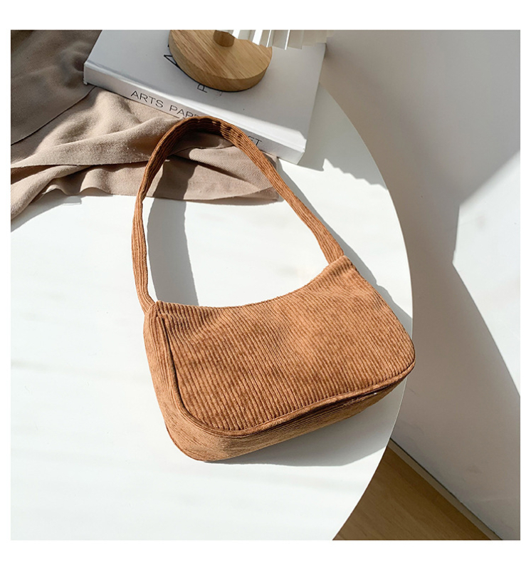 Corduroy anyagú keresztpántos táska, horizontális négyzet alakú, cipzáras nyitás, belső telefonzseb, poliészter bélés, utcai stílus