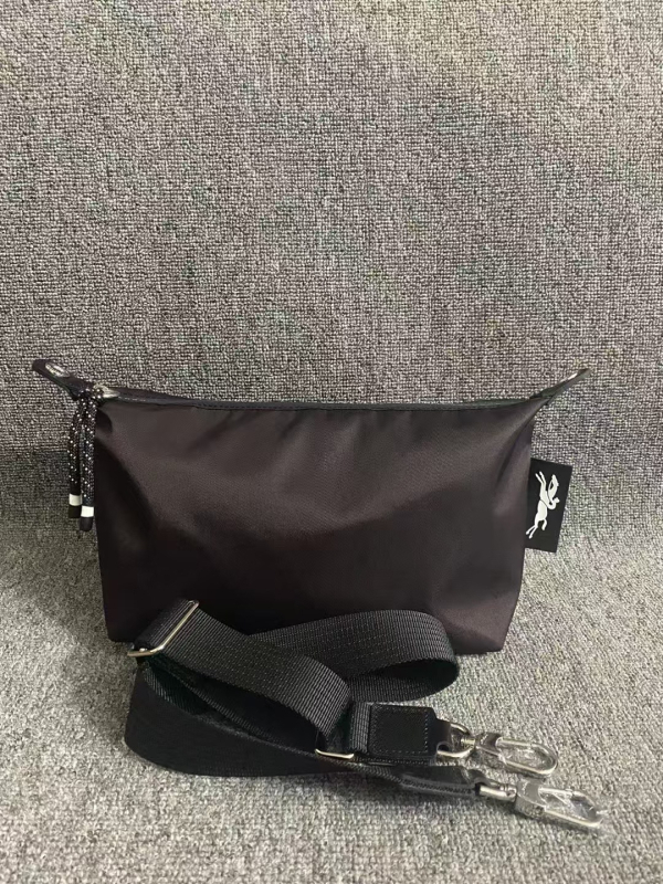 Ženska tote torba u korejskom stilu, najlon, crossbody, horizontalni četvrtasti oblik, magnetsko kopčanje, džep sa zipom