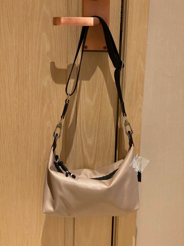 Ženska tote torba u korejskom stilu, najlon, crossbody, horizontalni četvrtasti oblik, magnetsko kopčanje, džep sa zipom