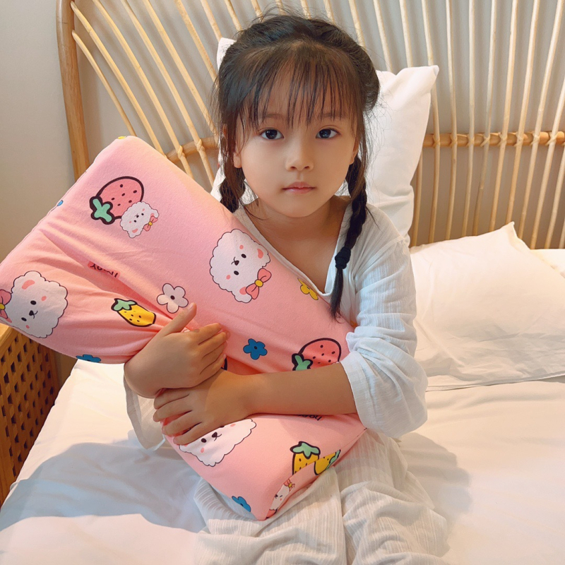 Детска възглавница от естествен латекс с ядро от чист памук; съдържание на латекс >90%; подходяща за всички сезони; подходяща за всички позиции на сън.