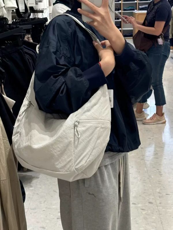 Dumpling-stílusú oldaltáska nylonból, cipzár, 13L kapacitás, poliészter bélés