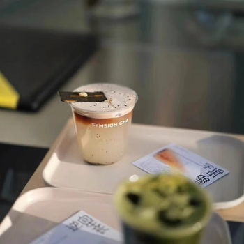 Pahar PET de unică folosință cu capac plat, formă ovală, capacitate 301–400 ml, imprimare personalizabilă