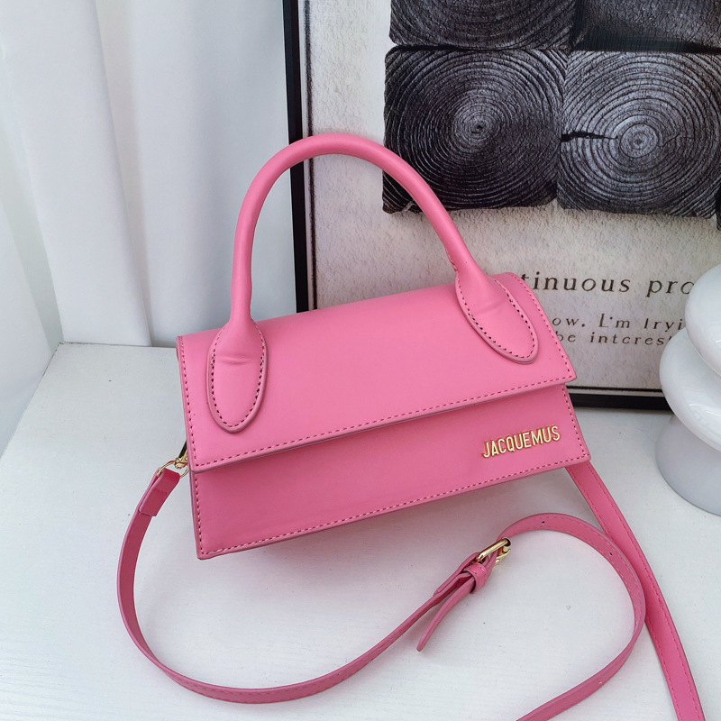 PU materijal crossbody torba, horizontalno kvadratnog oblika, magnetska kopča, poliester podstava, unutarnji džep sa zatvaračem