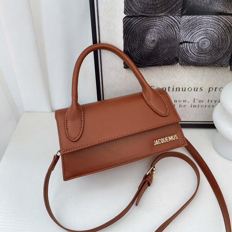 PU materijal crossbody torba, horizontalno kvadratnog oblika, magnetska kopča, poliester podstava, unutarnji džep sa zatvaračem