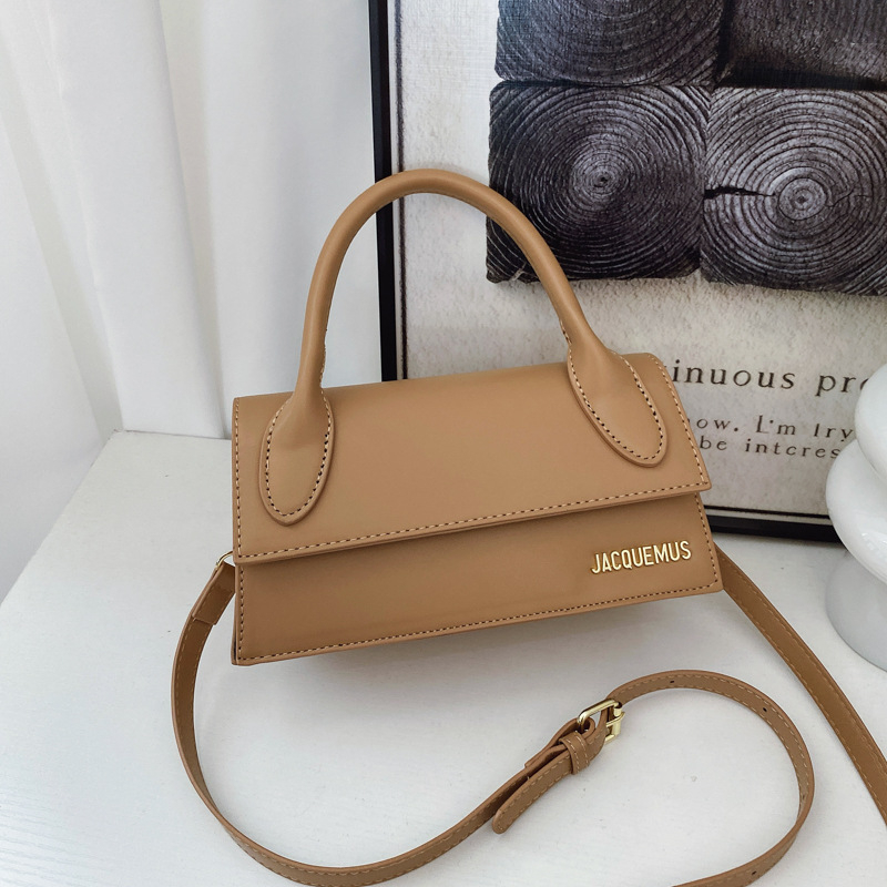 PU materijal crossbody torba, horizontalno kvadratnog oblika, magnetska kopča, poliester podstava, unutarnji džep sa zatvaračem