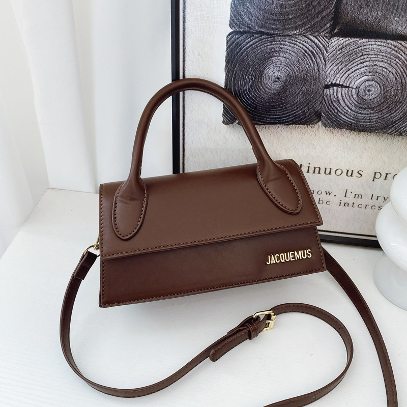 PU materijal crossbody torba, horizontalno kvadratnog oblika, magnetska kopča, poliester podstava, unutarnji džep sa zatvaračem