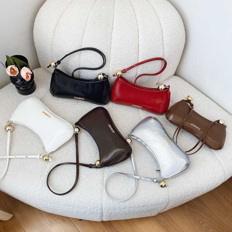 Crossbody torbica s jastučićastim oblikom, gradski stil, PU materijal, zatvaranje zatvaračem, unutarnji džep sa zatvaračem