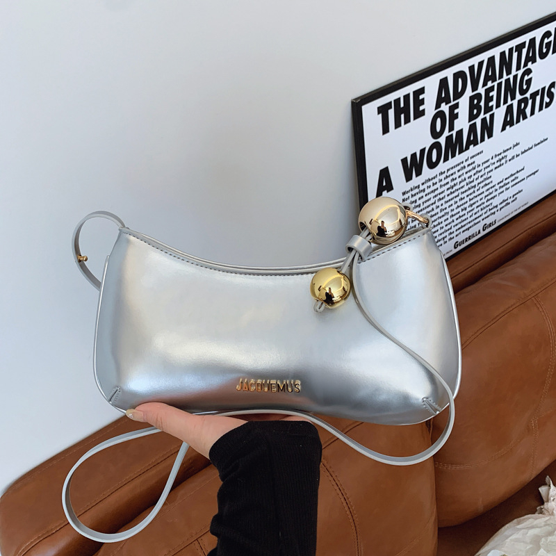 Crossbody torbica s jastučićastim oblikom, gradski stil, PU materijal, zatvaranje zatvaračem, unutarnji džep sa zatvaračem