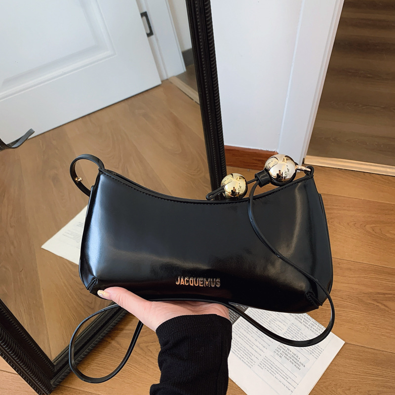 Crossbody torbica s jastučićastim oblikom, gradski stil, PU materijal, zatvaranje zatvaračem, unutarnji džep sa zatvaračem