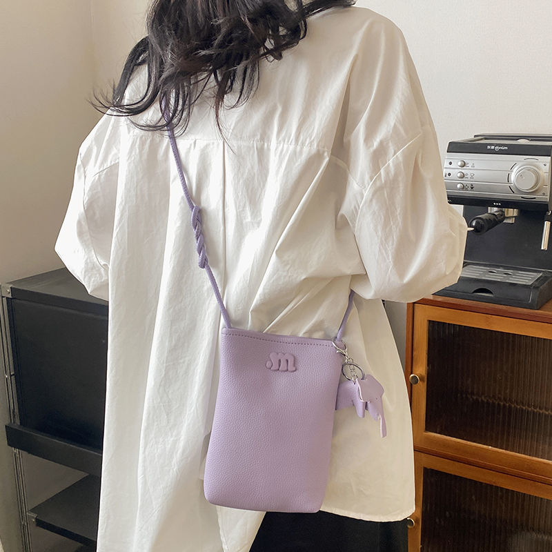 Ženska torbica za telefon s crossbody remenom — PU materijal, uspravni kvadratni oblik, magnetska kopča, unutarnji džepovi za telefon, ID i laminirani džep sa zatvaračem, jedinstveni remen, proljeće 2025