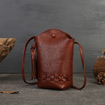 Ženska torbica od prave kože – mobilna torbica za telefon s tkanom uzorkom, mini crossbody s resicama, bucket stil, magnetsko zatvaranje, podstava od poliestera