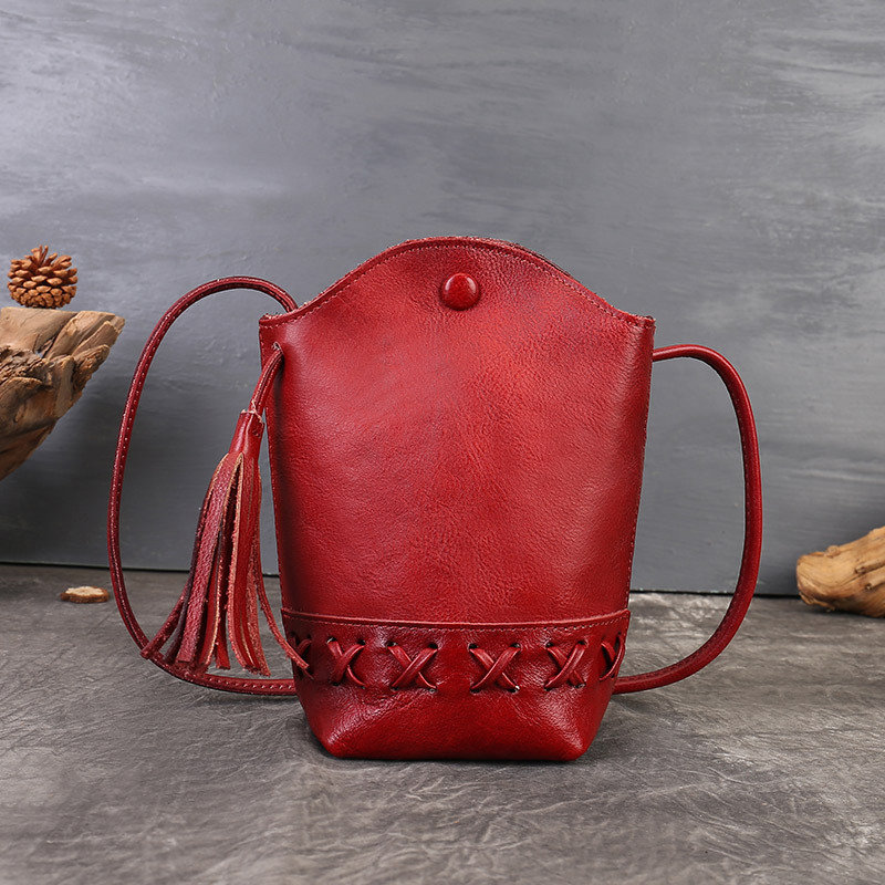 Ženska torbica od prave kože – mobilna torbica za telefon s tkanom uzorkom, mini crossbody s resicama, bucket stil, magnetsko zatvaranje, podstava od poliestera