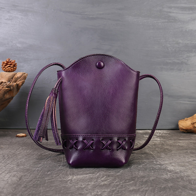 Ženska torbica od prave kože – mobilna torbica za telefon s tkanom uzorkom, mini crossbody s resicama, bucket stil, magnetsko zatvaranje, podstava od poliestera