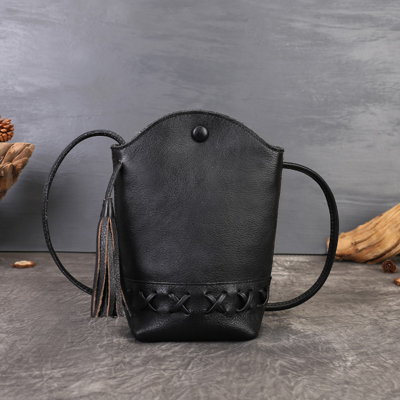 Ženska torbica od prave kože – mobilna torbica za telefon s tkanom uzorkom, mini crossbody s resicama, bucket stil, magnetsko zatvaranje, podstava od poliestera