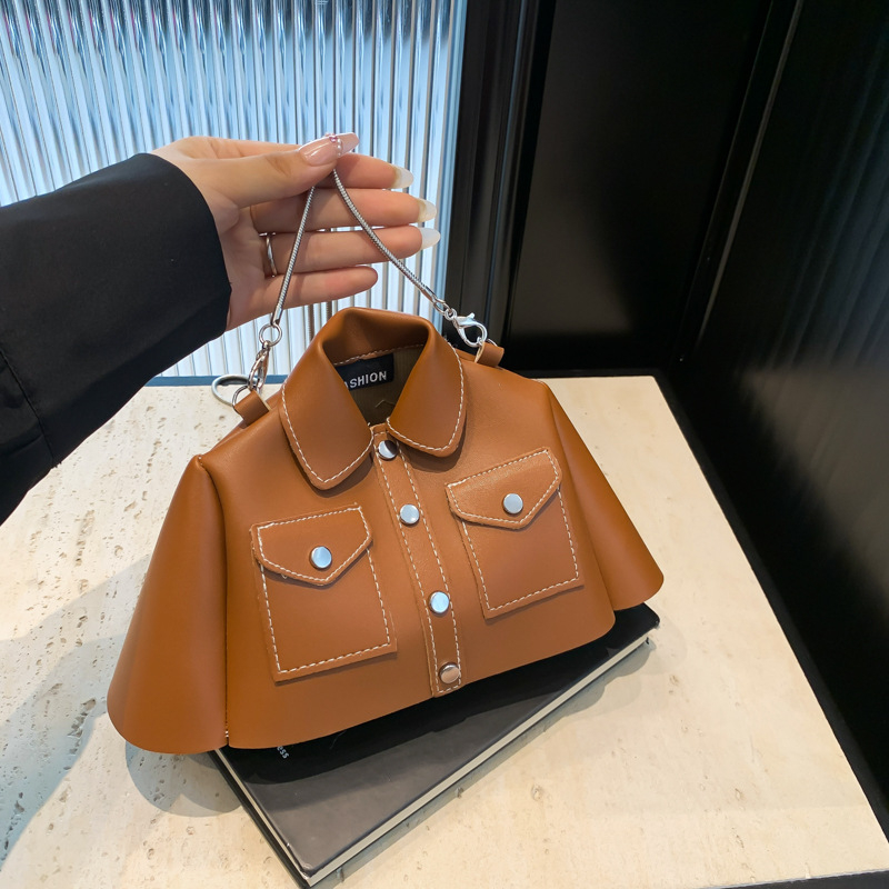 Ženska mini crossbody torbica - gradski stil, vodoravni kvadratni oblik, podstava od sintetičke kože, zatvaranje poklopca, džep za mobitel