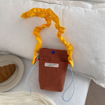 Notelli corduroy street-trend crossbody torba — vertikalno kvadratni oblik, magnetsko zatvaranje, unutarnja džep za telefon