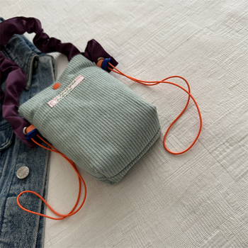 Notelli corduroy street-trend crossbody torba — vertikalno kvadratni oblik, magnetsko zatvaranje, unutarnja džep za telefon