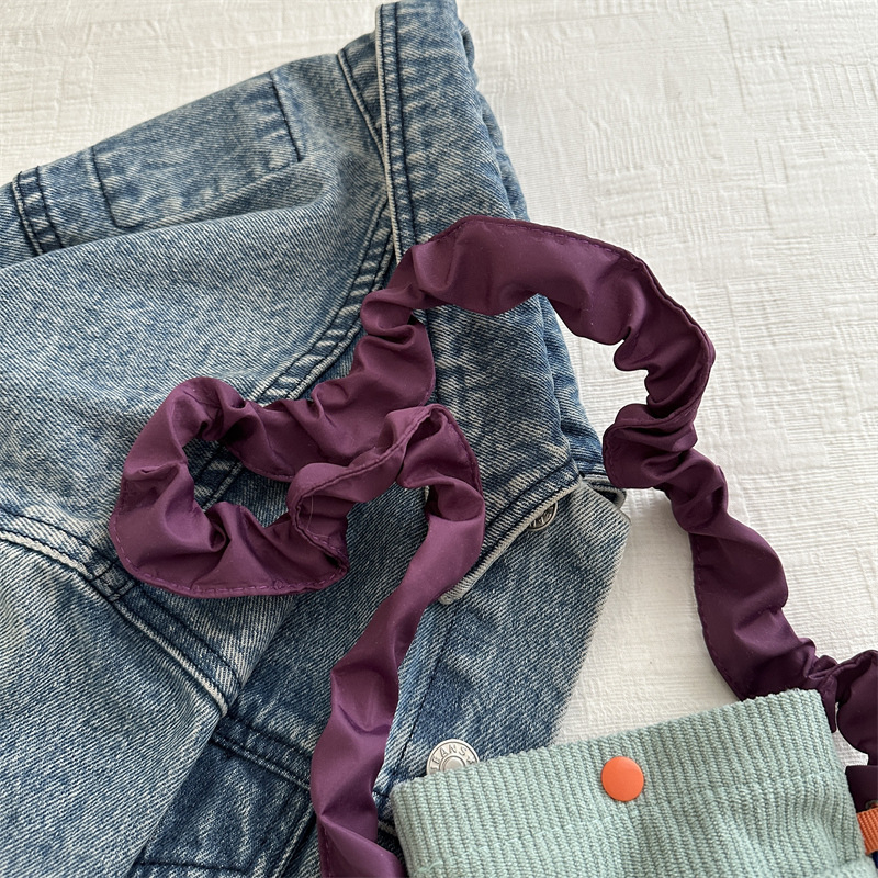 Notelli corduroy street-trend crossbody torba — vertikalno kvadratni oblik, magnetsko zatvaranje, unutarnja džep za telefon