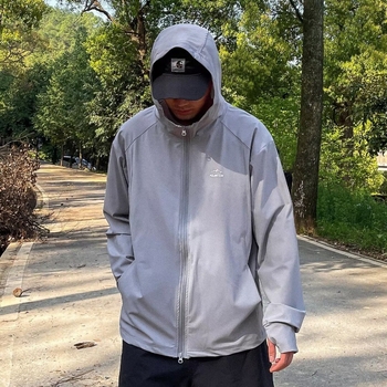 Muška vesta s kapuljom od polar fleksa - zatvarač, opuštena silueta, više džepova za ljetni turizam (Kapuljača; Polar fleece; Zip; Opuštena silueta; Više džepova)