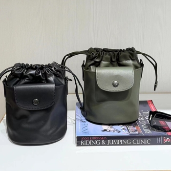 Kanta torba s vrpčanim zatvaranjem, PU koža, cilindričnog oblika, gradski stil, unutarnji džepovi za telefon i dokumente