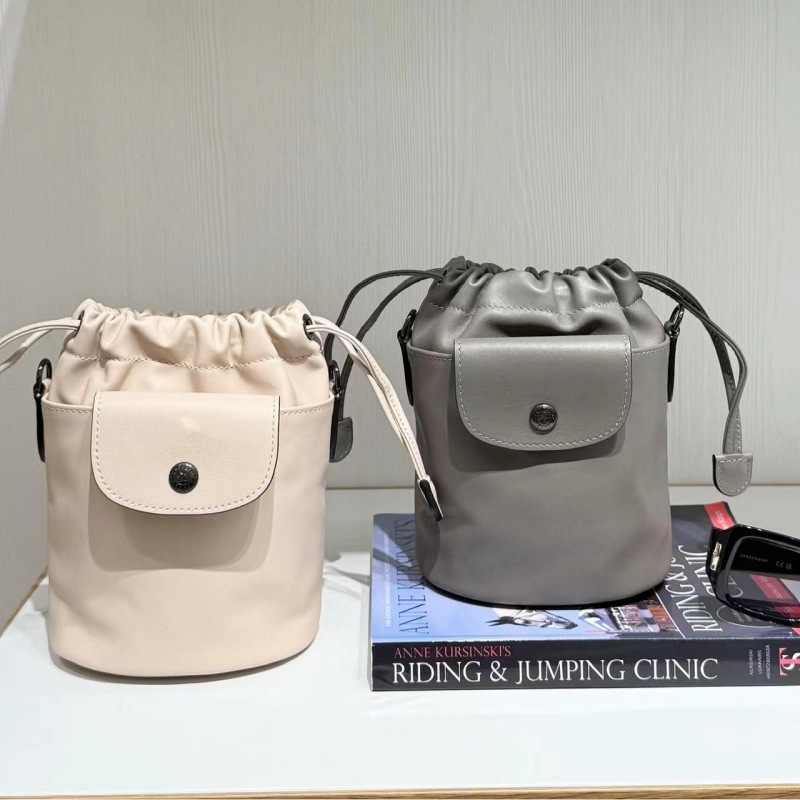 Kanta torba s vrpčanim zatvaranjem, PU koža, cilindričnog oblika, gradski stil, unutarnji džepovi za telefon i dokumente