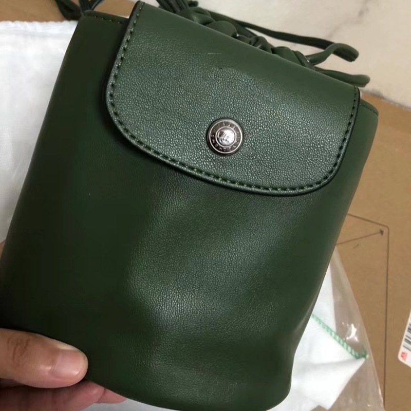 Kanta torba s vrpčanim zatvaranjem, PU koža, cilindričnog oblika, gradski stil, unutarnji džepovi za telefon i dokumente