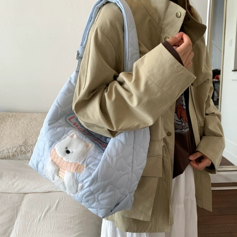 Mayrabbit Tote torba – najlonska, horizontalan kvadratni oblik, zatvarač, unutarnje džepove za telefon i osobnu iskaznicu, gradska jednostavnost, jesen 2025