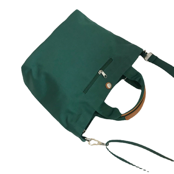 Najlonska crossbody torba u dumpling stilu sa zatvaračem, unutarnja zip pretinica i džep za telefon