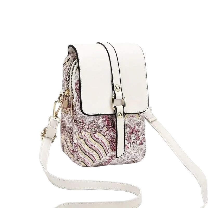 Crossbody torba od PU kože, vertikalnog kvadratnog oblika s poklopcem; zatvaranje poklopcem; unutarnji pretinci: džep sa zatvaračem, džep za mobitel, ID džep, laminirani džep; podstava od poliestera; jedan naramenica; brend Easy