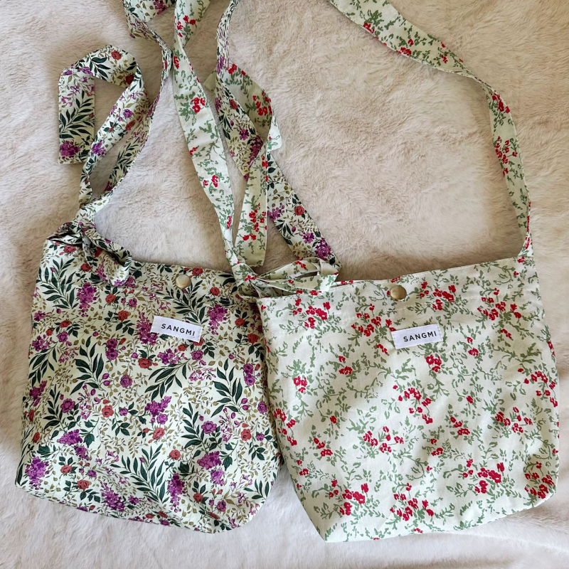 Crossbody bucket torba s cvjetnim uzorkom, romantični japanski stil, pamuk materijal, zatvaranje na kopču, džep za telefon