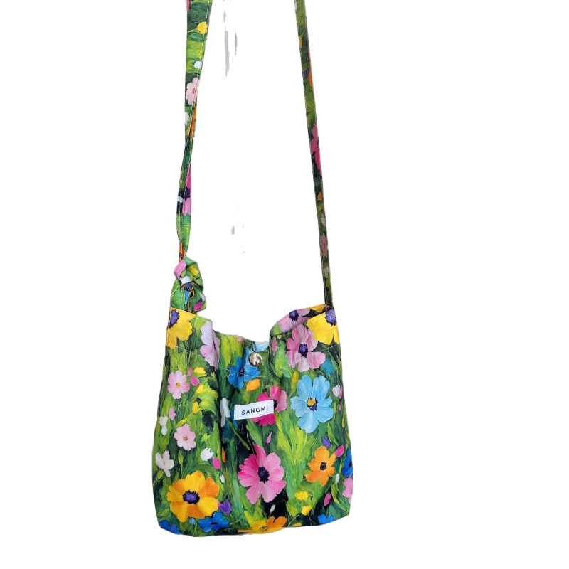 Crossbody bucket torba s cvjetnim uzorkom, romantični japanski stil, pamuk materijal, zatvaranje na kopču, džep za telefon