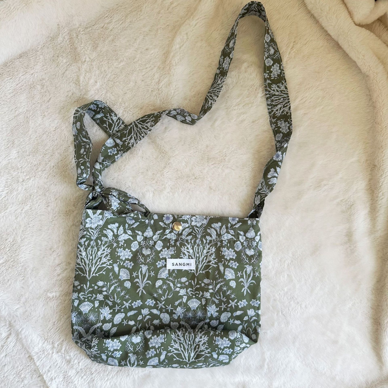 Crossbody bucket torba s cvjetnim uzorkom, romantični japanski stil, pamuk materijal, zatvaranje na kopču, džep za telefon