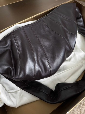 Tu Bags torba preko ramena od prave kože, dumpling oblik, zatvaranje zipom, unutarnji džepovi za telefon i osobnu iskaznicu