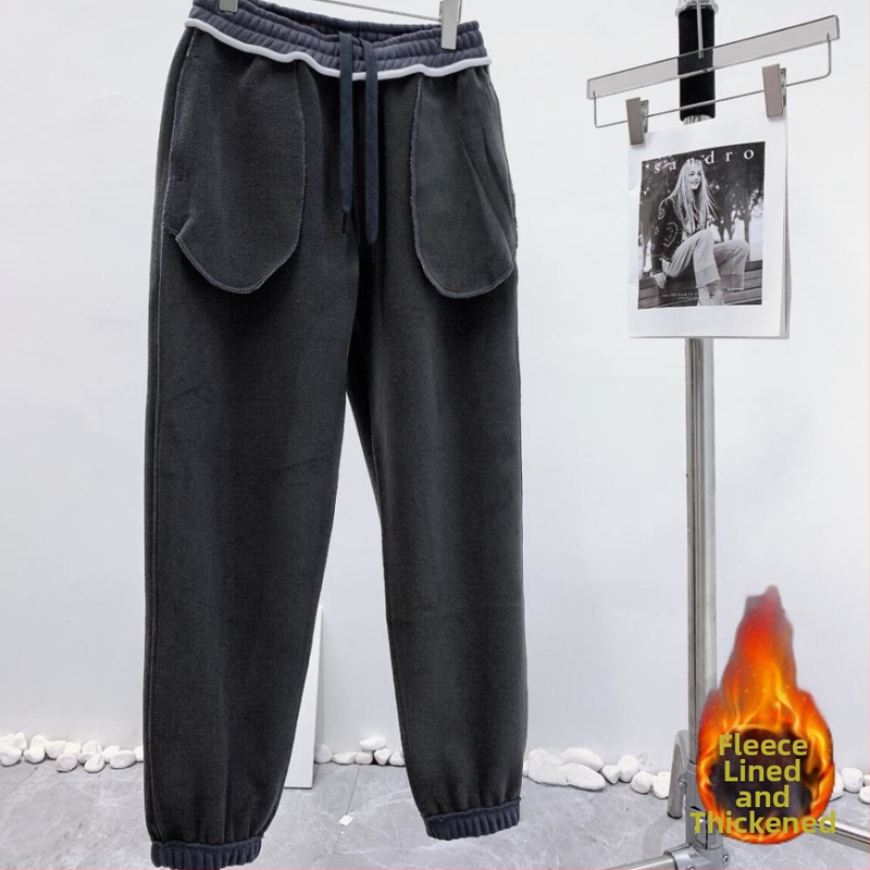 Pamut lazán szabott sportnadrág ló motívummal, középmagas derékkal, mikroelaszticitás, egyenes szabás, 95% pamut, 320 g