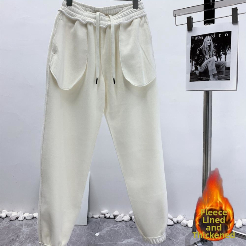 Pamut lazán szabott sportnadrág ló motívummal, középmagas derékkal, mikroelaszticitás, egyenes szabás, 95% pamut, 320 g