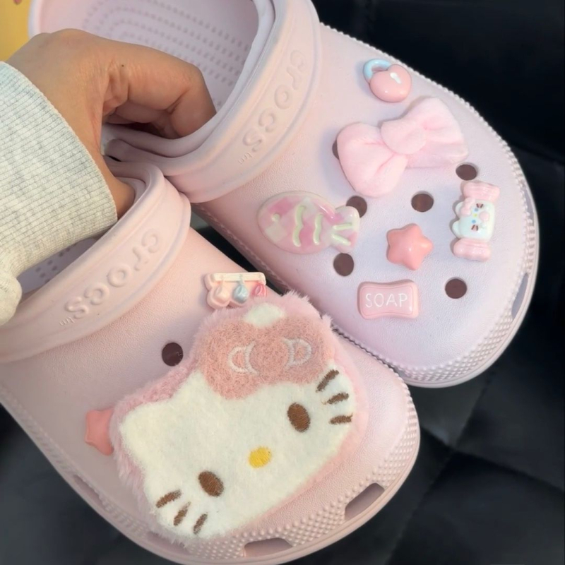 Plüss macska 3D virágos cipő dísz – szandálokra, hétköznapi cipőkre és papucsokra