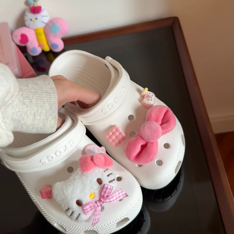 Plüss macska 3D virágos cipő dísz – szandálokra, hétköznapi cipőkre és papucsokra