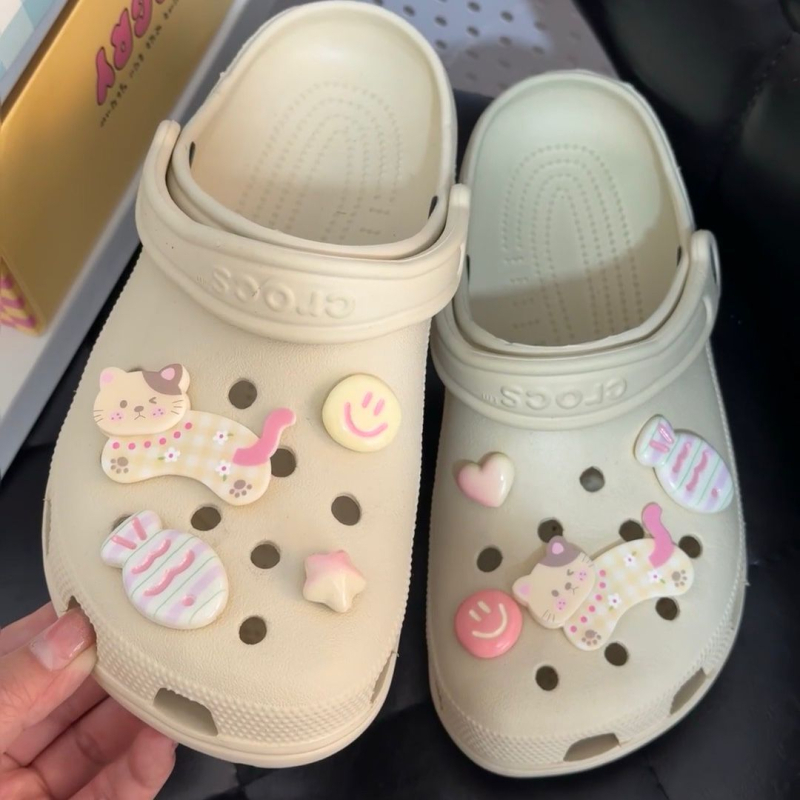 Plüss macska 3D virágos cipő dísz – szandálokra, hétköznapi cipőkre és papucsokra