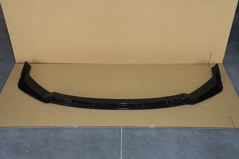 Set karoserije za Honda Civic 10. generacije (2016-2020) FC450 — Materijal: PP plastika, Ugradnja: prednji branik; Uključuje: prednji lip, prednji i stražnji branik, bočne pragove