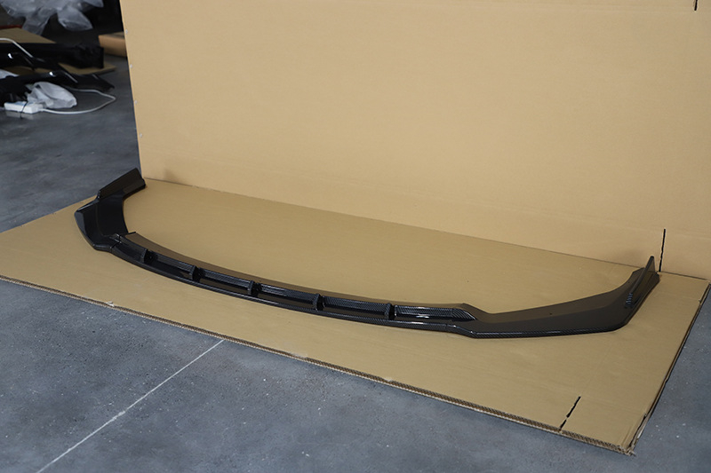 Set karoserije za Honda Civic 10. generacije (2016-2020) FC450 — Materijal: PP plastika, Ugradnja: prednji branik; Uključuje: prednji lip, prednji i stražnji branik, bočne pragove