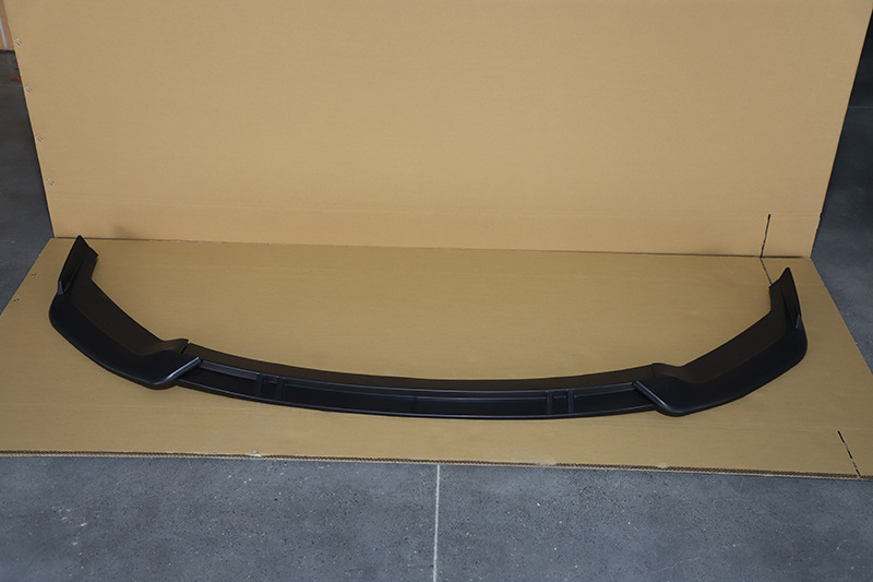 Set karoserije za Honda Civic 10. generacije (2016-2020) FC450 — Materijal: PP plastika, Ugradnja: prednji branik; Uključuje: prednji lip, prednji i stražnji branik, bočne pragove