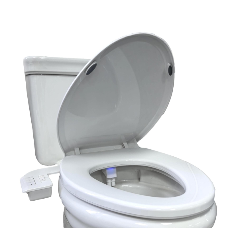 Okos WC-fedél PP+ABS anyagból, fűtött ülőfelülettel és LED világítással, egygombos gyorskioldó, szerelési furatok közötti távolság 134–186 mm