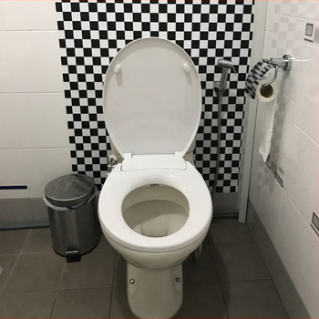 AMG05 Sedadlo bidetu na toaletu — PP doska, regulácia tlaku vody, nastaviteľný rozstup otvorov 136–174 mm, bez diaľkového ovládača