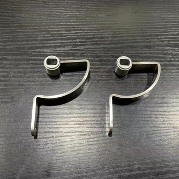 Intelligens WC-fedél csuklós spriccfújással és elektromos lengéscsillapítóval, 304 rozsdamentes acél, Financial márka, modern egyszerű stílus, egyéb funkciók, furatok közötti távolság nem állítható